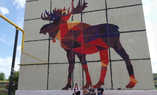 В Нязепетровске рисуют 10-метровый мурал